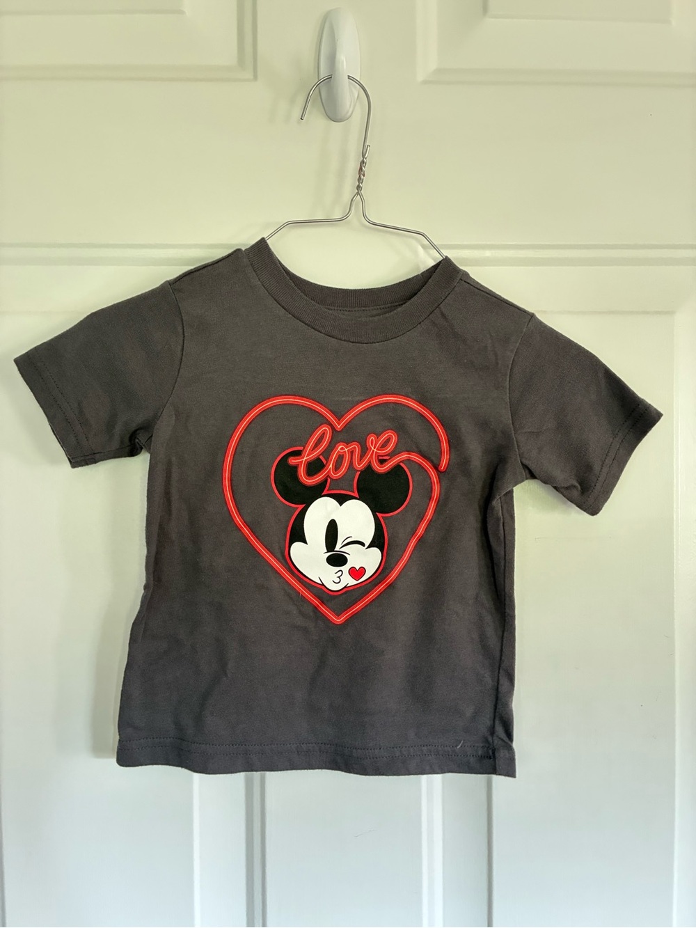 Disney Charcoal Minnie Mouse Heart 'Love' Tee - Red & White Accents